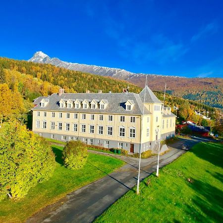 Solhov, Castle Of The Lyngen Alps Hotel Lyngseidet Buitenkant foto