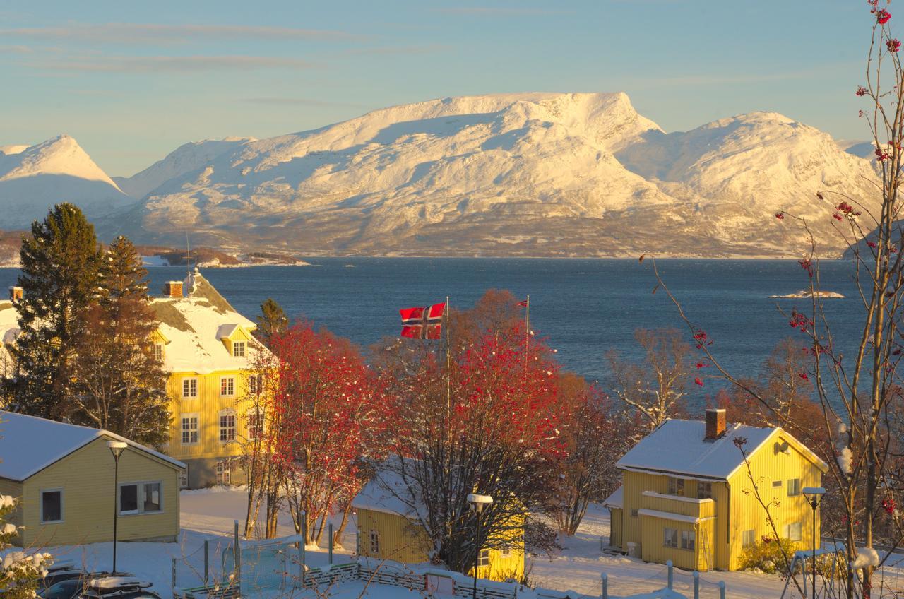 Solhov, Castle Of The Lyngen Alps Hotel Lyngseidet Buitenkant foto